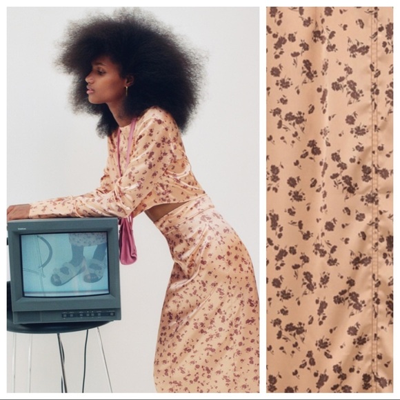 NWT. Zara Floral Print Crop Top. Size XS, M, L. - Picture 2 of 9